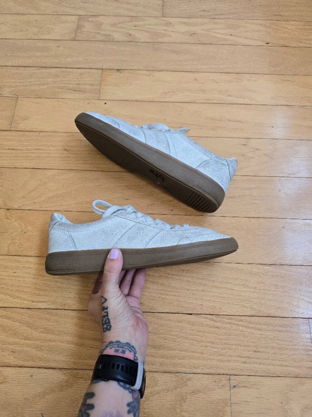 Massimo Dutti | Off White Crackled Leather Sporty  Gum Sole Sneakers | WMS 8.5
